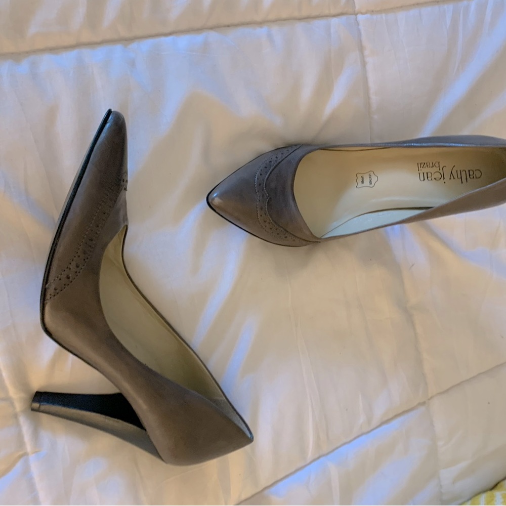 Gray heel